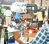 Drunk Biker sets his bike on fire after getting caught by police in warangal city