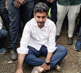 Lokesh protests at his camp site after police arrested Chandrababu