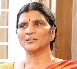 Lakshni Parvathi pays tributes at NTR ghat