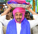 Andhra Pradesh CM offers silk robes at Tirumala temple