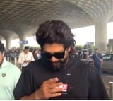 Allu Arjun spotted in Mumbai airport