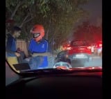 Dominos tracks customer stuck in Bengaluru traffic and delivers pizza on road