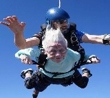 Chicago woman 104 skydives from plane aiming for record as the worlds oldest skydiver