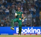 South Africa batters hammers Sri Lankan bowlers 