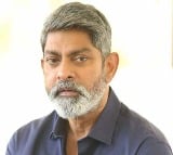 Jagapathibabu severs ties with fan associations and trust 
