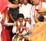 CM Jagan offers holy clothing to godess Kanakadurga in Vijayawada