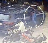 BMW Window broken by 2 men to rob nearly Rs 14 lakh cash
