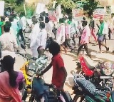 Farmers from K'taka campaign against Congress in T'gana