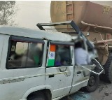 Twelve from Andhra Pradesh killed in road accident in Karnataka