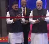 Akash Ambani praises PM Modi for always working on latest technology