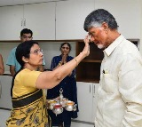 Emotional scenes as TDP chief Chandrababu Naidu returns home after interim bail