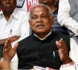 Nitish has lost his mind, someone mixing poison in his food: Manjhi