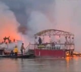 Massive Fire At Srinagar Dal Lake Several Houseboats Destroyed
