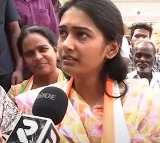 Komatireddy daughter in law in elections campaign