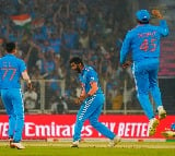 Team India put Aussies into pressure after got three wickets