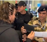 Shah Rukh patiently waits for police verification at Mumbai airport