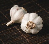 American senetor seeks probe into chinese garlic imports