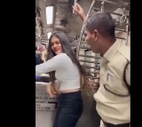 Police constable dance with woman in Mumbai local train