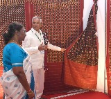 President visits Pochampally, interacts with weavers