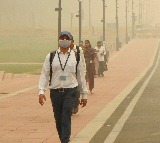 Cold, foggy weather in Delhi, flights delayed & air quality 'severe'