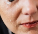 Sniffing Women Tears Cuts Men Aggressiveness