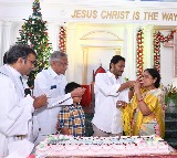Andhra Pradesh CM celebrates Christmas with family members