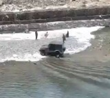 Tourist Drives Mahindra Thar SUV Through River To Beat Himachal Traffic Jam