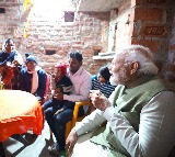 PM Modi drinks Tea at a woman house in Ayodhya