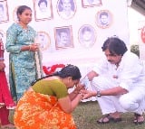 Pawan Kalyan distributes cheques to deceased party workers family members