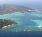 2 people injured in light plane crash on Australia's Great Barrier Reef island