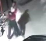 Man tries to strangle woman on Delhi street, flees with bag & mobile phone
