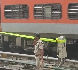 Five injured as Charminar Express derails at Hyderabad station