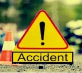 One dead and 13 injured in a lorry and bus collision in Anantapur