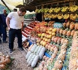 Rahul Gandhi tastes Meghalaya pineapple 
