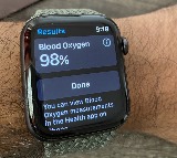 Doctor uses Apple Watch's banned blood O2 feature to save passenger mid-air