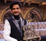 Munawar pips Abhishek, lifts 'BB17' trophy, goes home with car, Rs 50 lakh richer