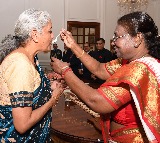 Nirmala sitaraman meets President Droupadi Murmu
