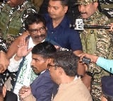 SC asks former Jharkhand CM Soren to approach HC against ED arrest