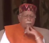 LK Advani has tears in his eyes