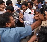 Accused in knife attack on Jagan Reddy gets bail- Updates