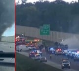 A plane hit a car on the highway and two died in Florida