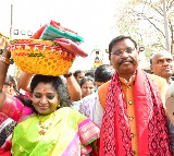 Telangana Governor, CM worship tribal deities at Medaram
