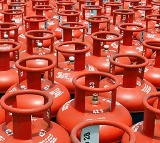 Govt extends Rs 300 subsidy on LPG cylinder under Ujjwala scheme by one year