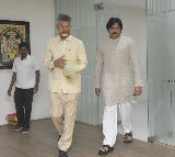 Pawan Kalyan arrives Chandrababu residence in Undavalli