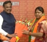 Hemant Sorens sister in law joins BJP after quitting JMM