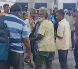 Beggars in inebriated condition attack police and rtc personnel in vijayawada bustand 