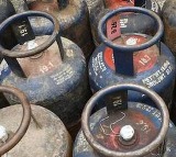 Oil companies reduce price of 19 kg Commercial and 5 kg FTL Cylinders