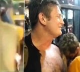 Drunk Foreigner Runs Out Naked and Tries To Bite Commuters in Chennai