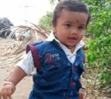 K'taka toddler in borewell: Rescue ops on as workers see him alive on camera