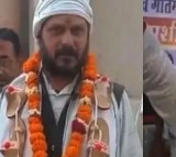 Independent candidate from Aligarh Pandit Keshav Dev campaigns wearing garland of slippers